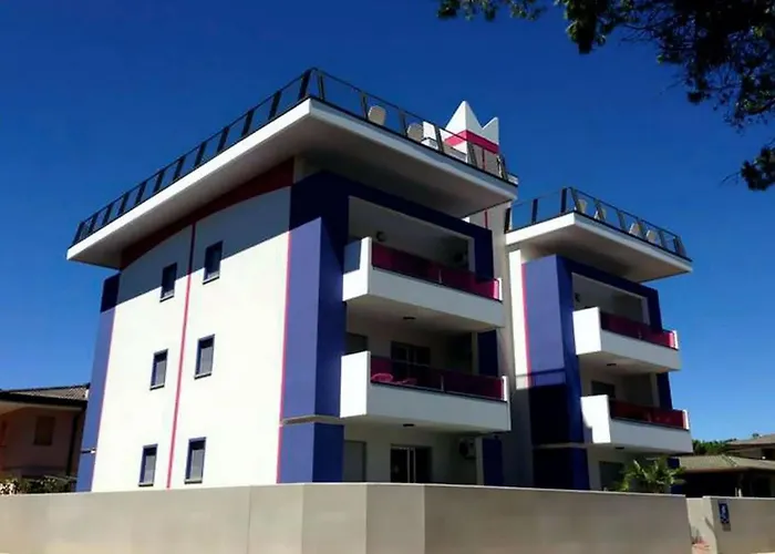 Comfy Ground-floor Steps Form The Apartament *